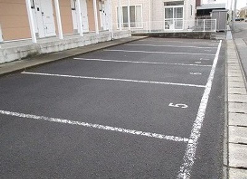 レオパレスＭｅｒｖｅｉｌｌｅ 駐車場
