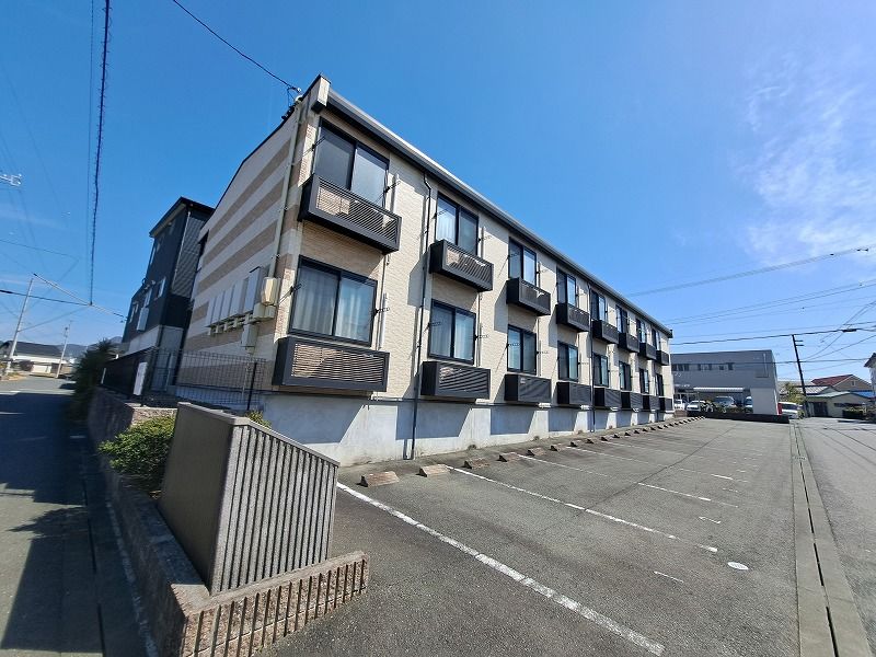 レオパレスドゥ−ジエーム 駐車場