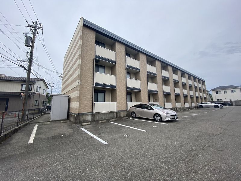 レオパレス糸田橋ライングリュン 駐車場