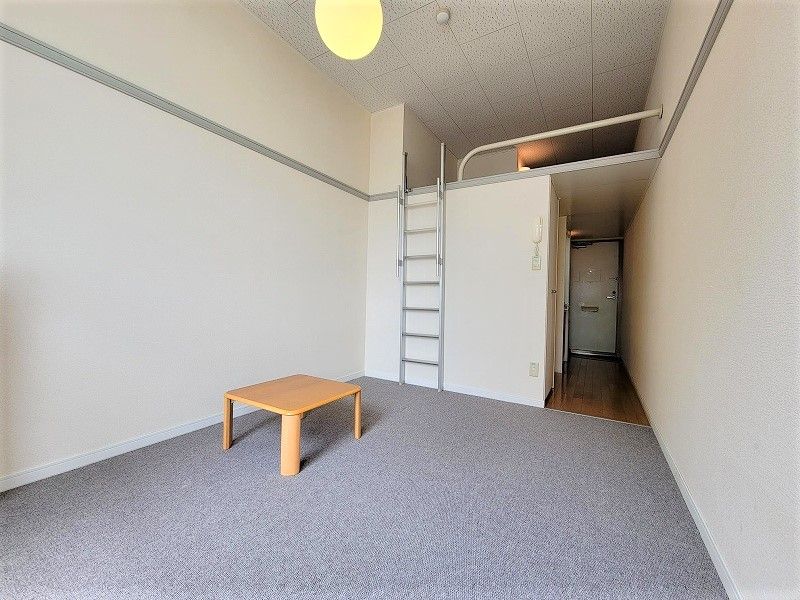 レオパレス菱屋西 寝室