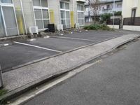 レオパレスさざなみ 駐車場