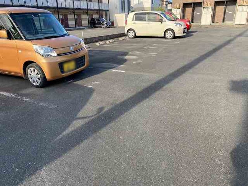 レオパレスサニーブライトⅡ 駐車場