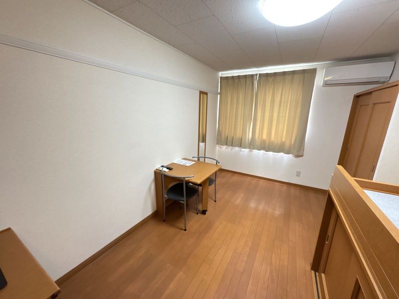 レオパレスラポール 居間