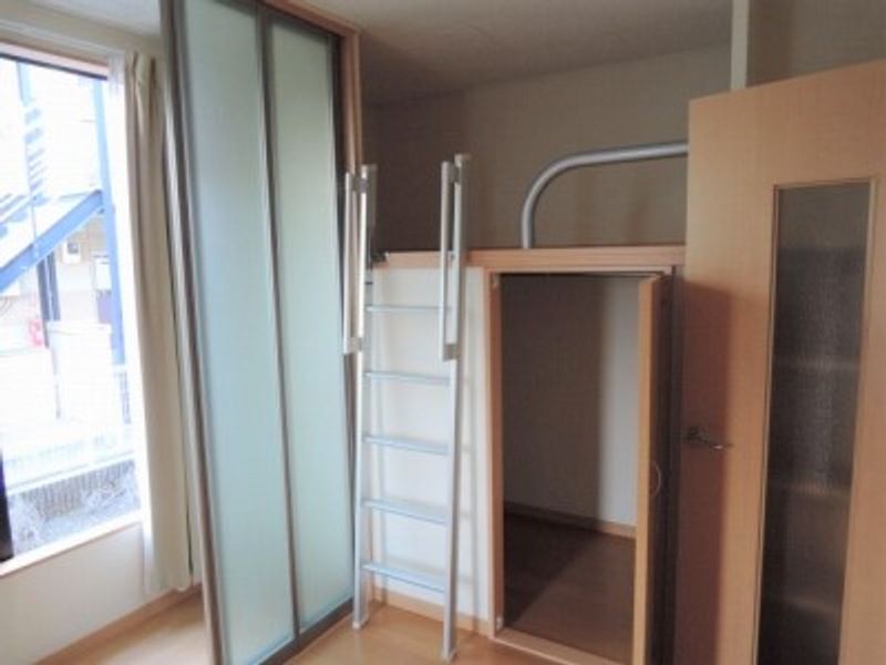 レオパレス稲荷前 収納