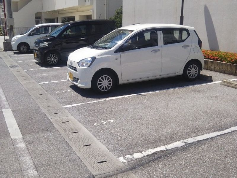 レオパレスイーストウィンド 駐車場
