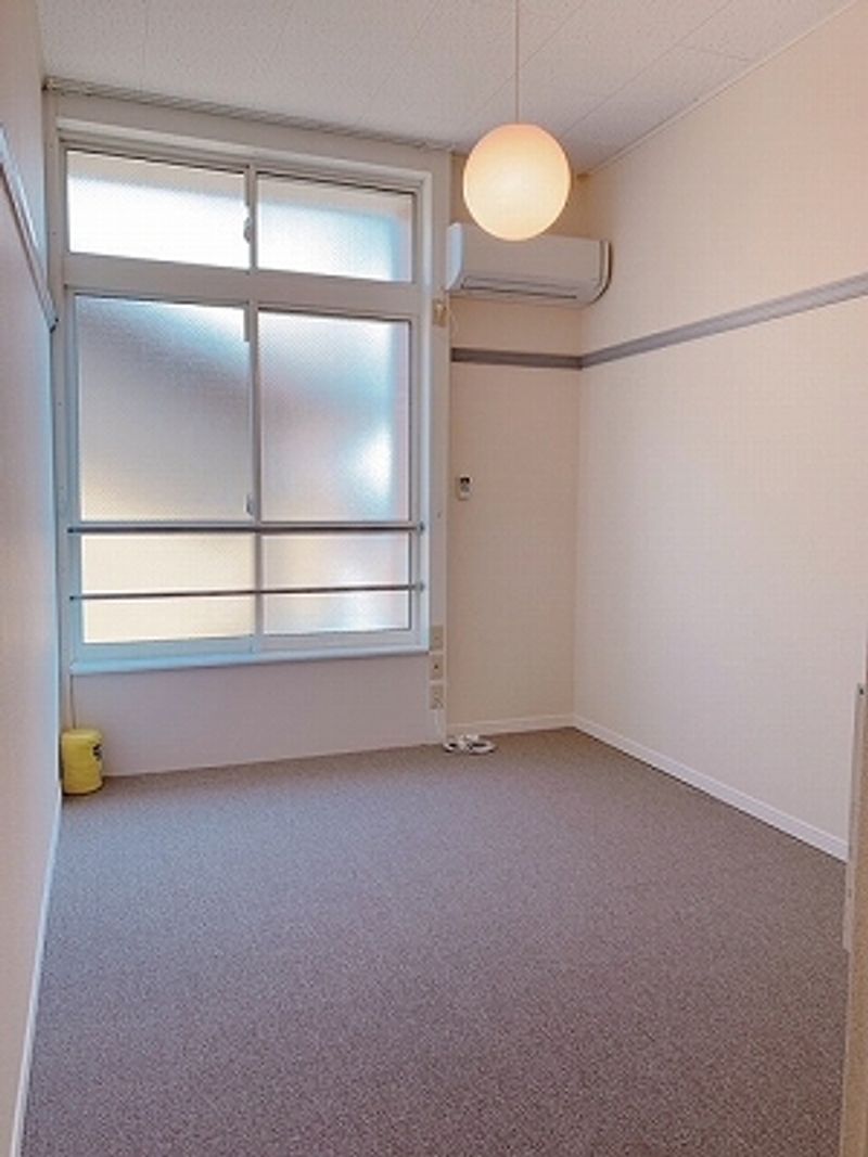 レオパレス松川 居間