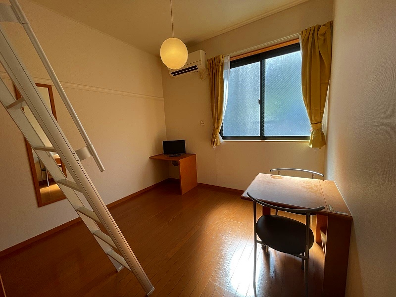 レオパレス若竹 居間