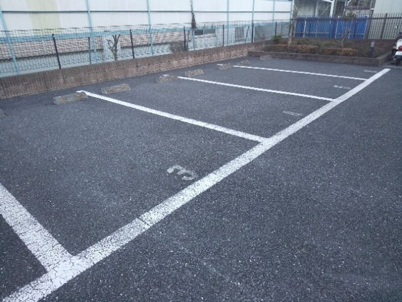レオパレスアルカンシェル 駐車場