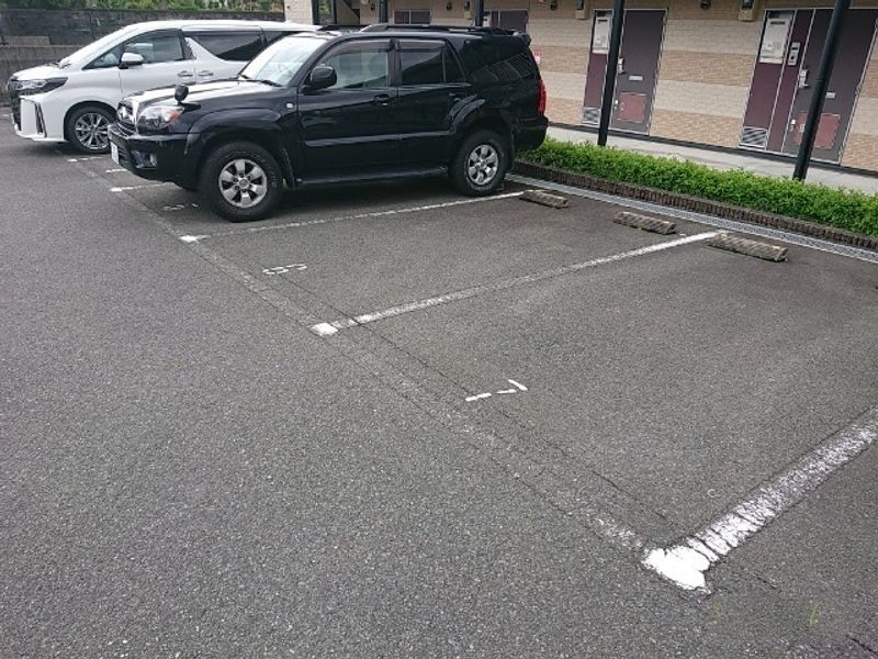 レオパレスＷＩＮＧ　秋光 駐車場