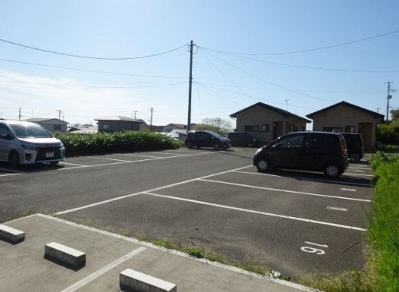 レオパレスマリーナ 駐車場