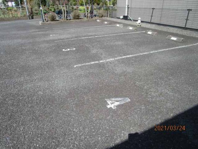 レオパレスさがみ 駐車場