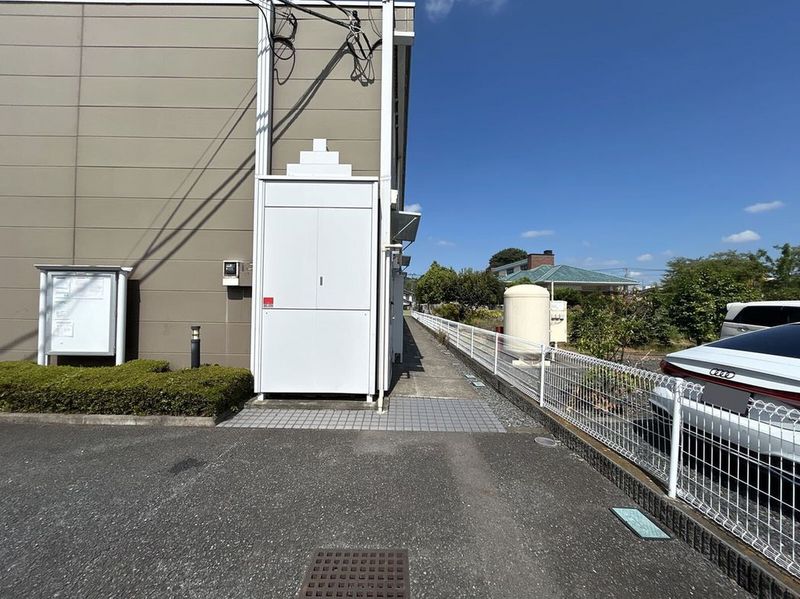 レオパレスアローンライフ エントランス