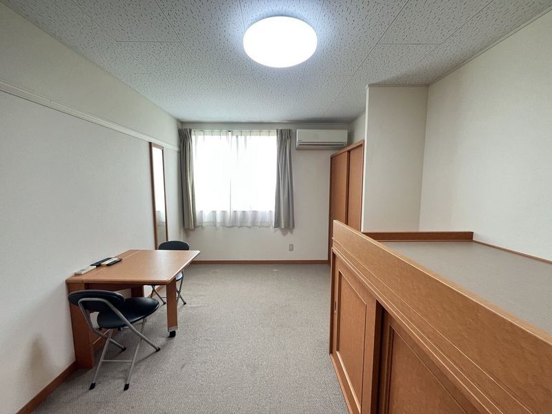レオパレスファースト 居間
