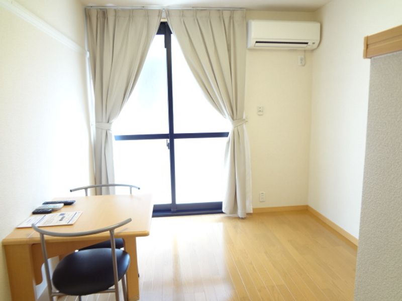 レオパレスメイプルリーフ 寝室