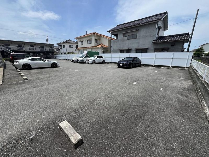 レオパレスフォーサイト　松山 駐車場