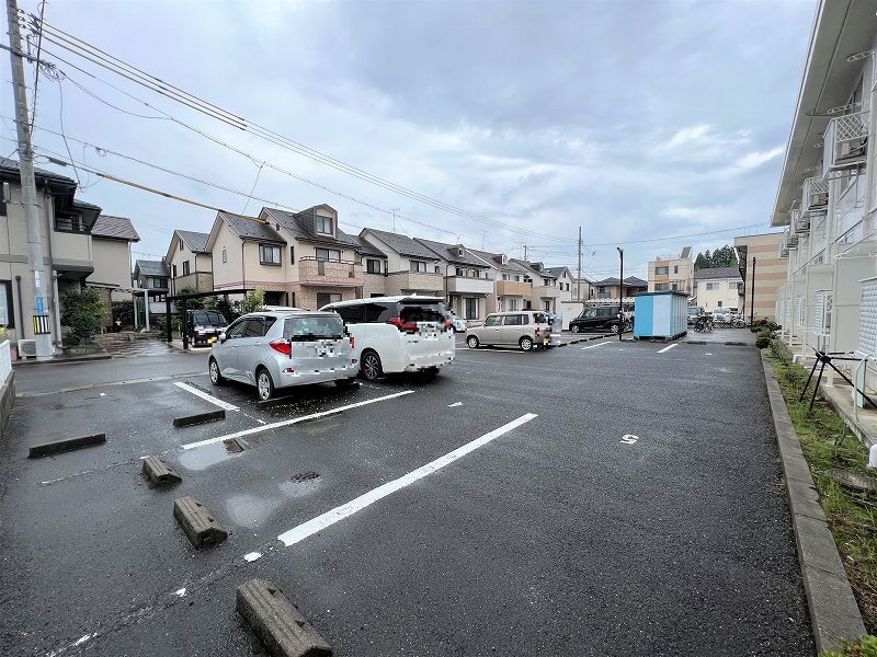 レオパレスヴィラ 駐車場