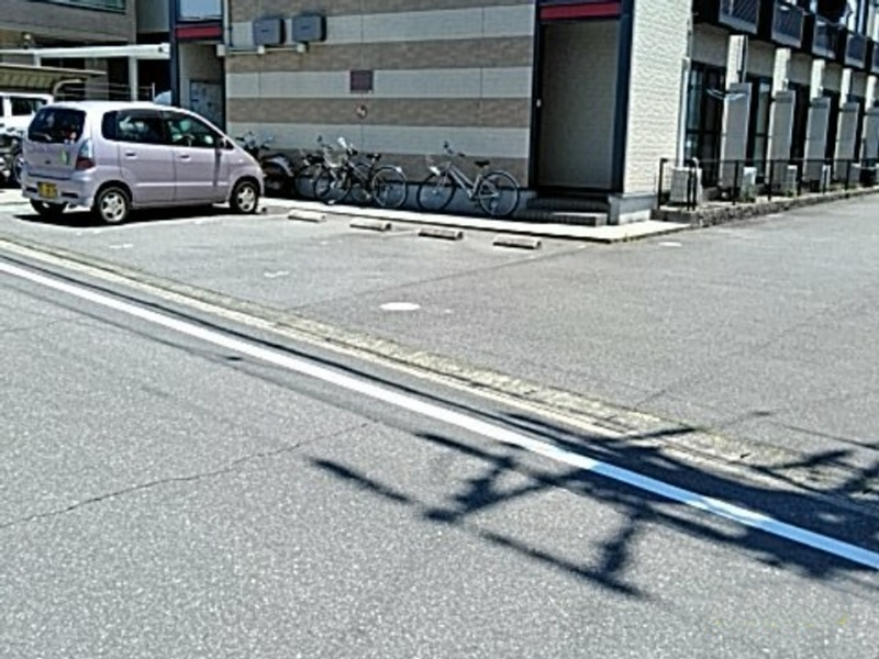 レオパレス三ヶ根Ｂ 駐車場