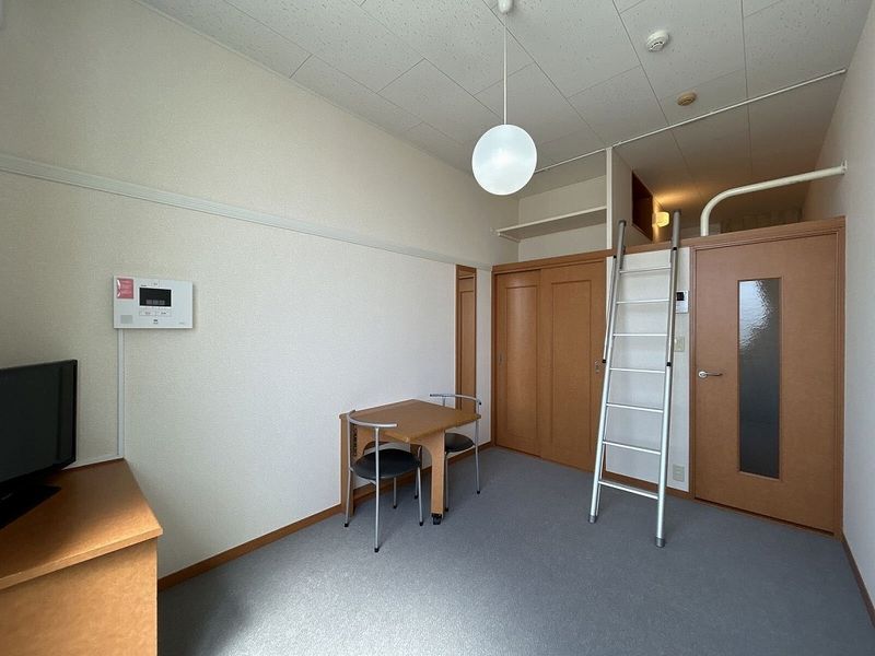 レオパレス柏座 居間