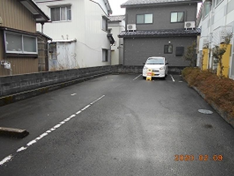 レオパレスセレッソ 駐車場
