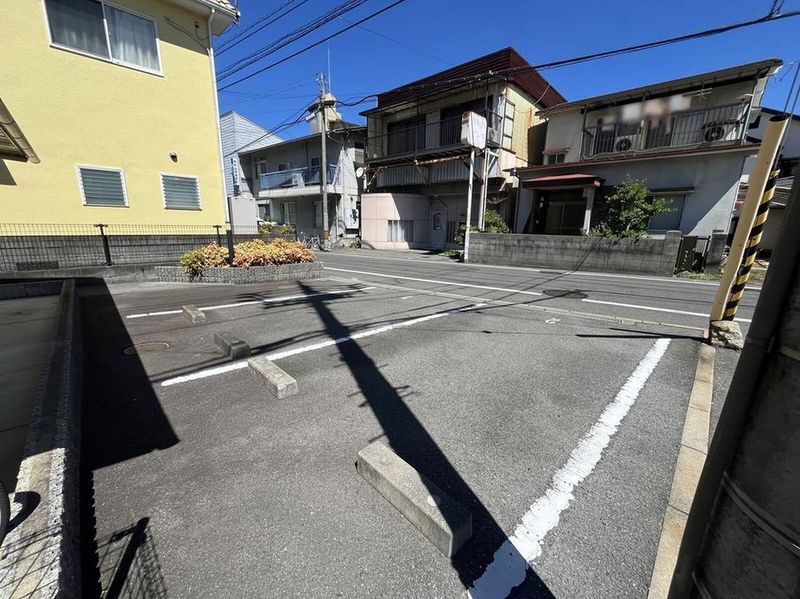 レオパレスエテルネ 駐車場