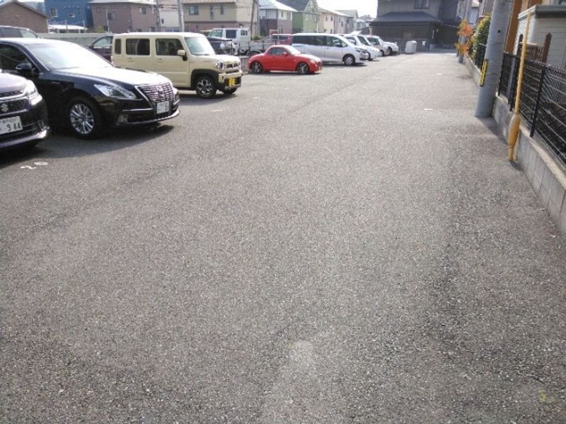 レオパレス浜野二丁目 駐車場
