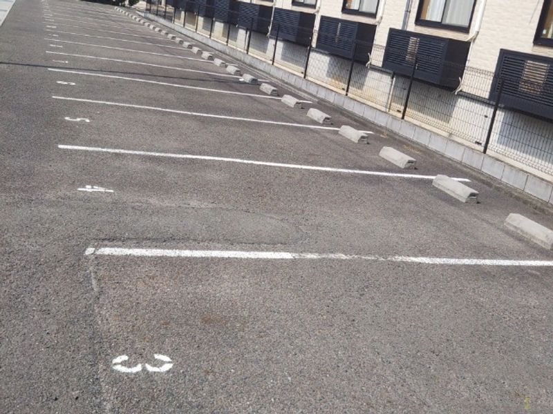 レオパレス久地野 駐車場