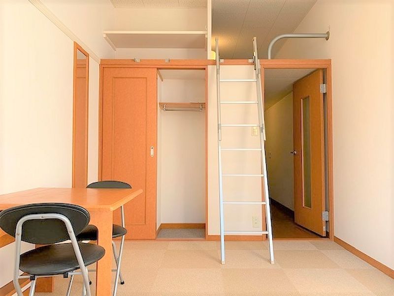 レオパレスエルフ仁川 寝室