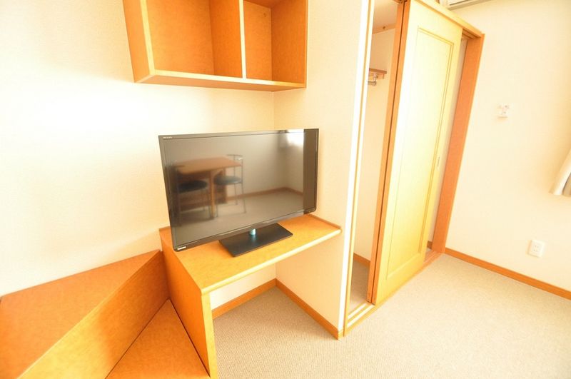 レオパレスいみず北 居間