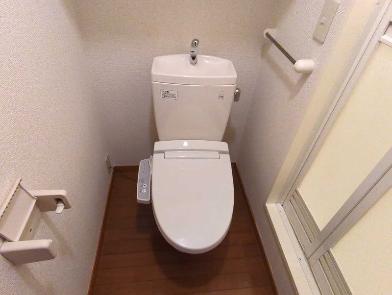 leopalace Port Side Toilet