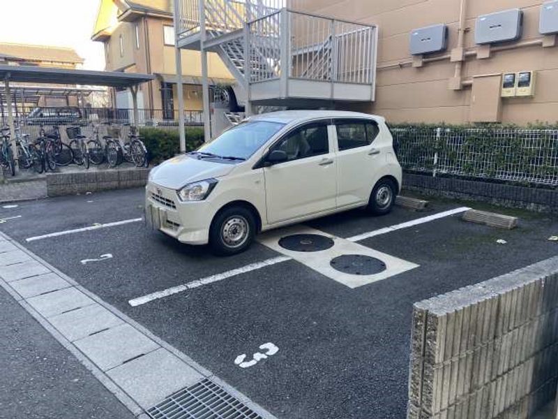 レオパレス日吉 駐車場
