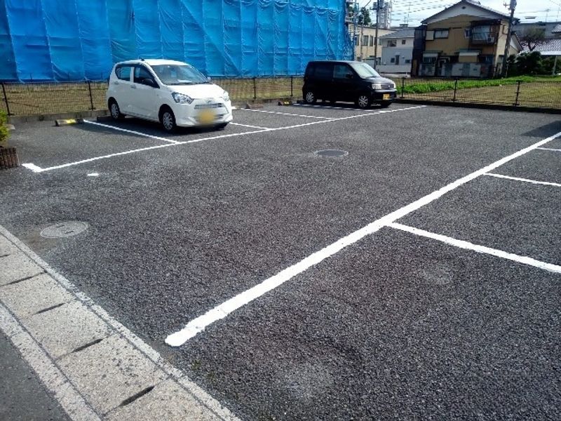 レオパレスアサクラⅣ 駐車場