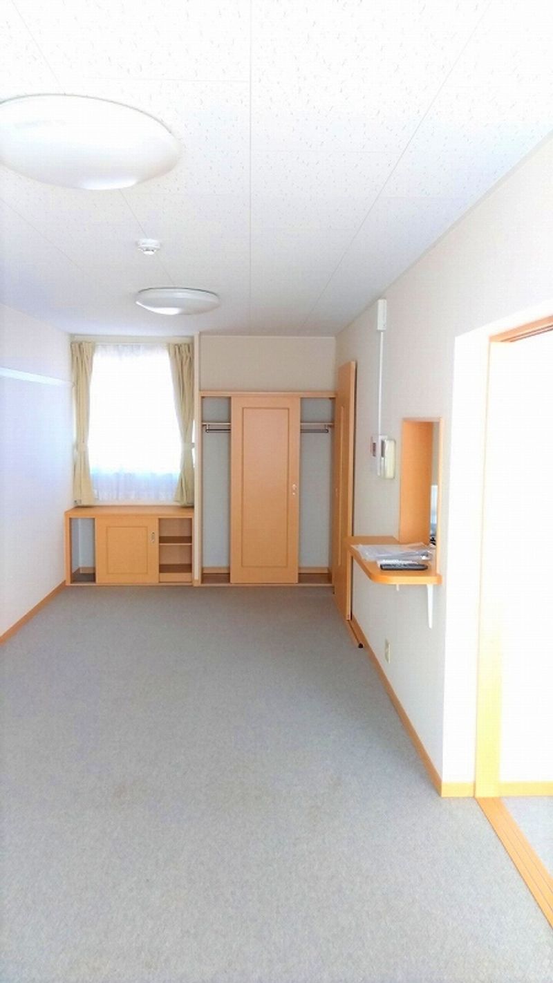 レオパレスル　シェルＢ 居間