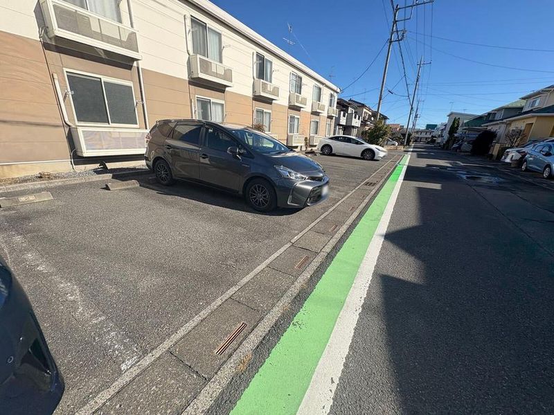 レオパレスアゼリア 駐車場