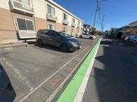 レオパレスアゼリア 駐車場