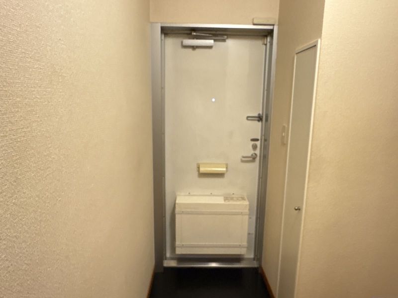 レオパレスウィル８８ 玄関