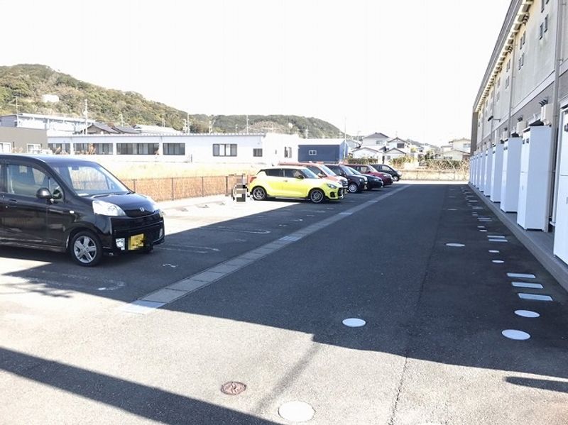 レオネクストスイートピー 駐車場