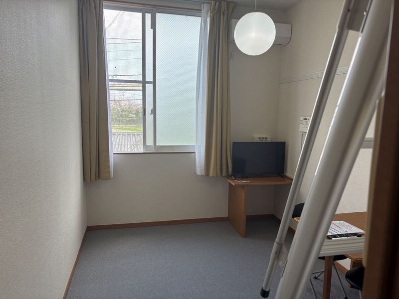 レオパレスエスト 居間