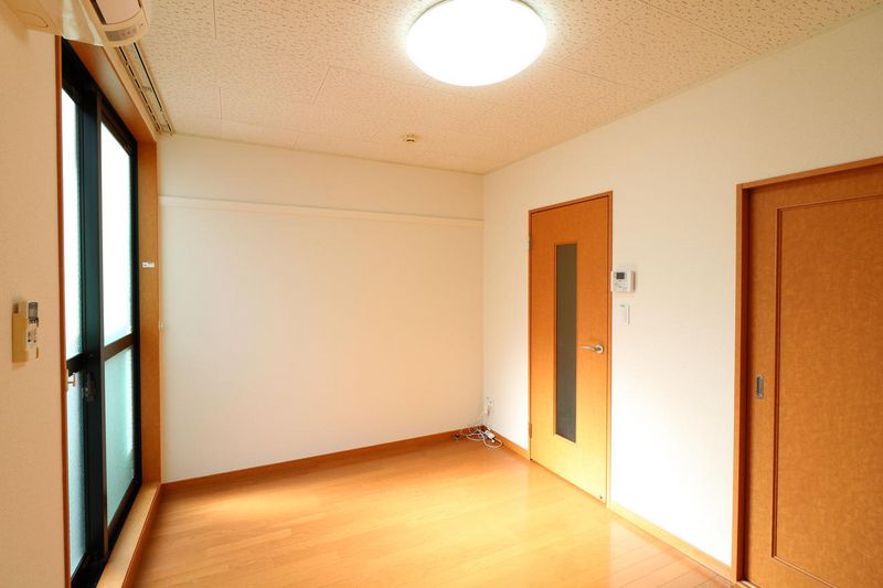 レオパレス西陣 居間