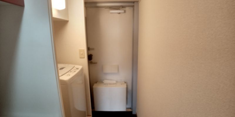 レオパレスユニ 玄関
