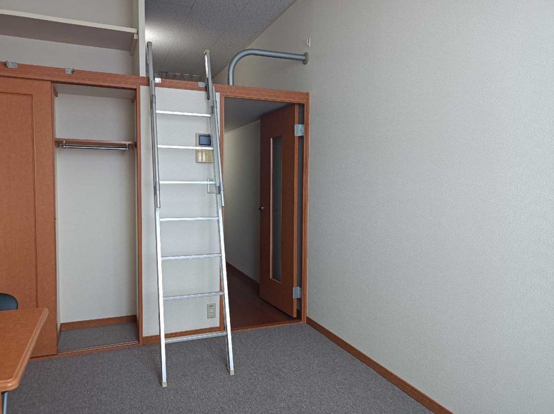 レオパレスジュネス紫原 居間