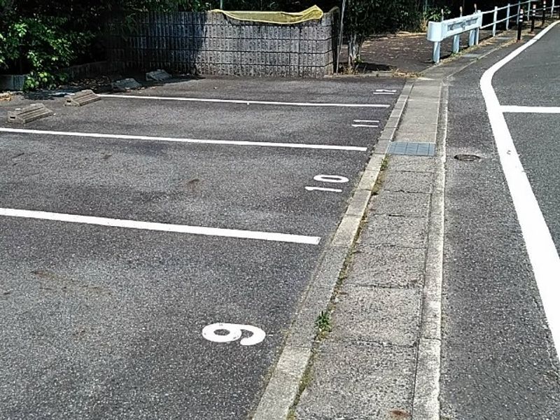 レオパレス五ヶ丘 駐車場