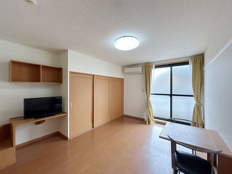 レオパレス柏屋 居間