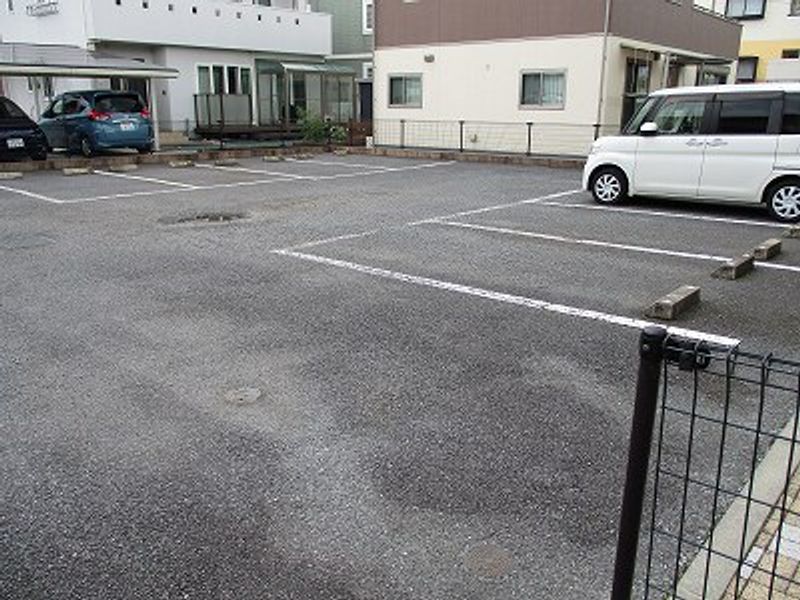 レオパレス仁 駐車場