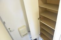 レオパレス五月山 玄関
