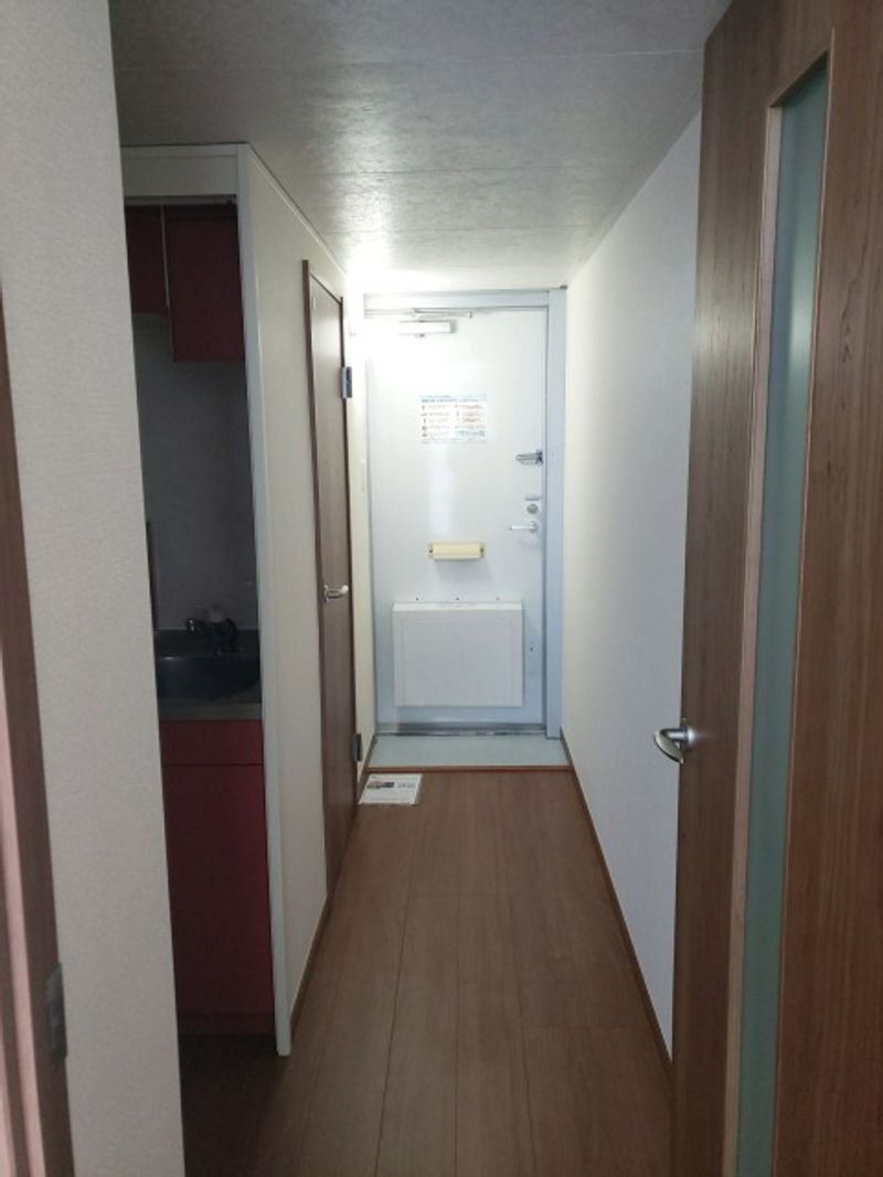 レオパレス彩 玄関