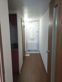 レオパレス彩 玄関