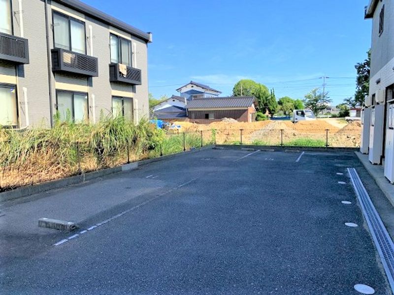 レオパレス中山 駐車場