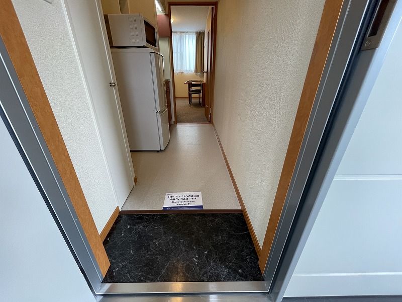 レオパレスシャルトル 玄関