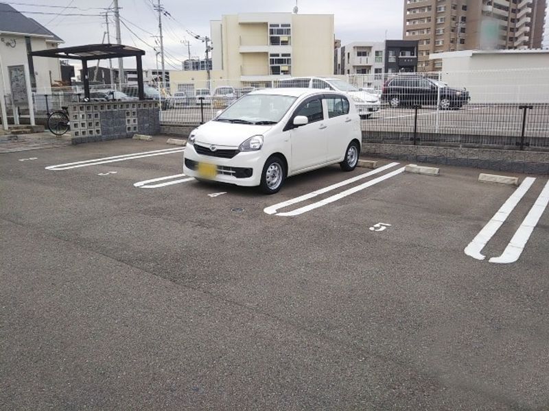 レオネクストサンセレーナ 駐車場