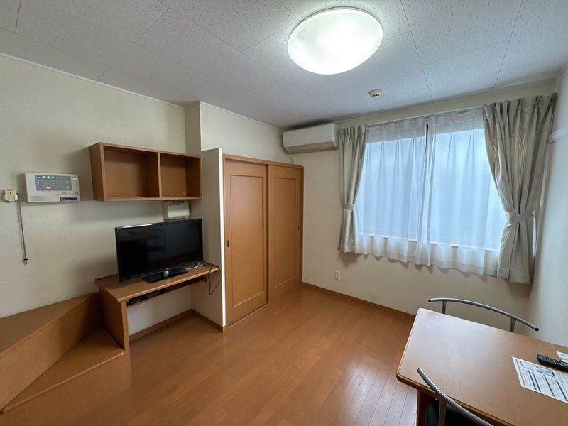 レオパレスクオーレ 居間